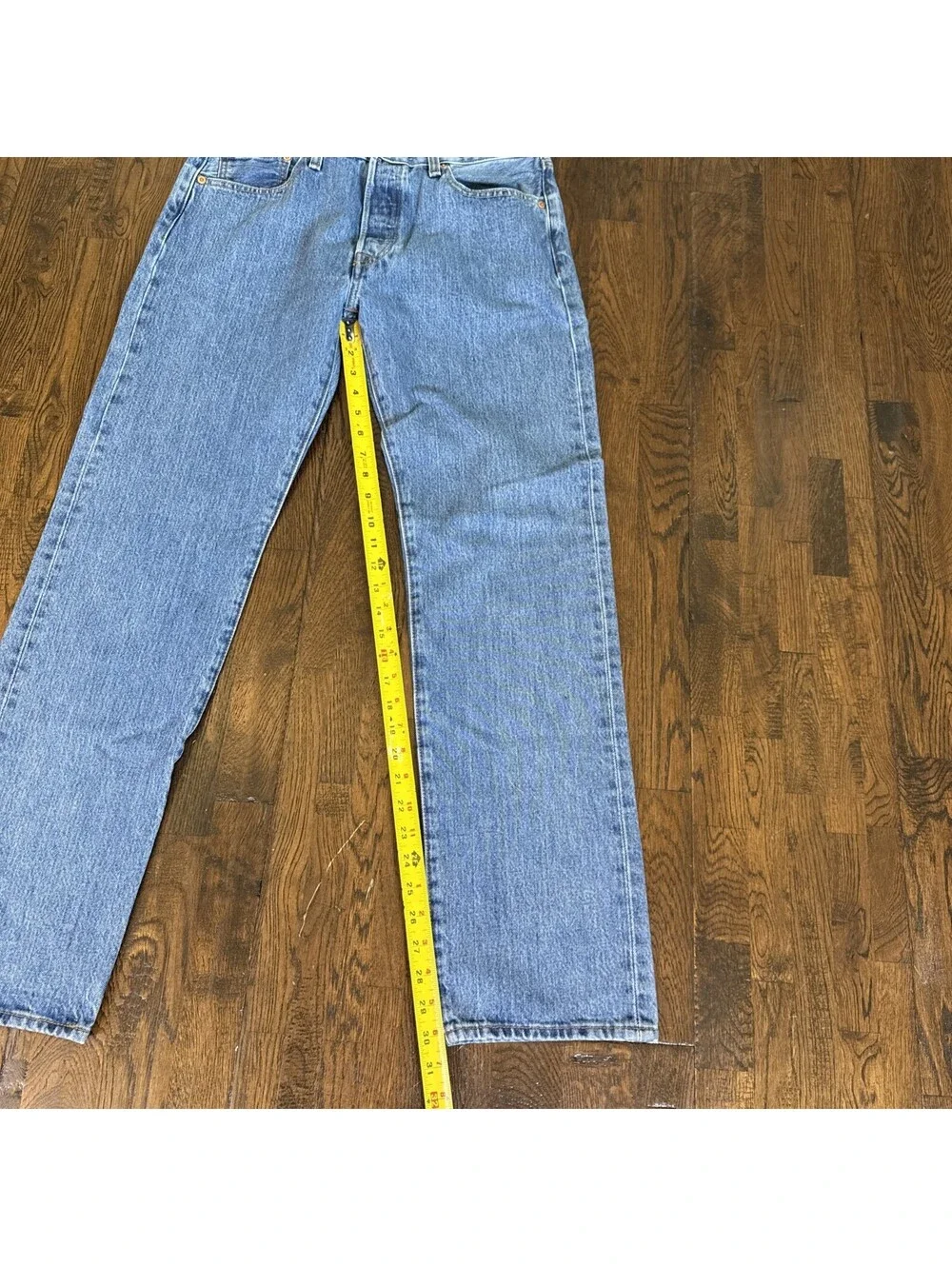 Levis 501 Jeans Mens 32x32 Light Wash Blue Button Fly Straight Leg Denim Classic